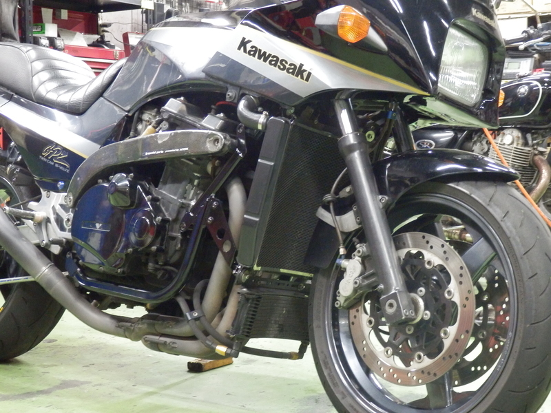 ダウンチューブ装着 スタッフのGPZ900R : バイク用品店ナップス-練馬店ブログ