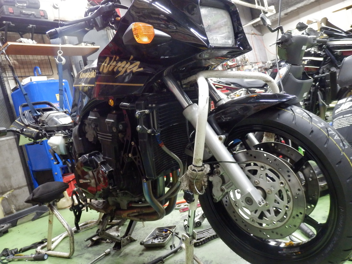 カスタム作業【GPZ900R】オーリンズ・ゲイルスピード・スイング